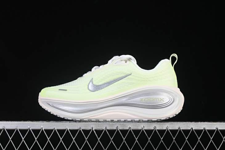 Picture of Nike Vomero Plus _SKUfw21450981878141901fw